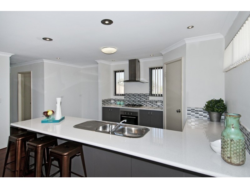 26 Sail Avenue, Wannanup WA 6210