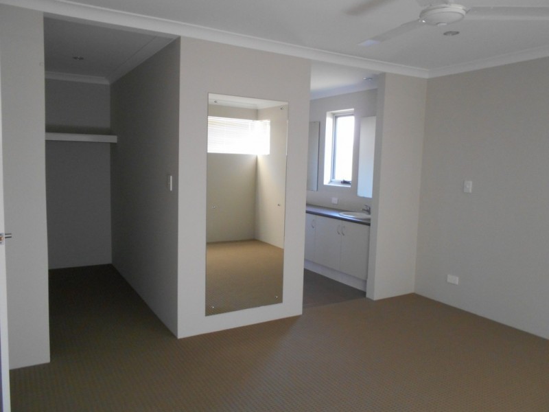 5 Gullane Way, Meadow Springs WA 6210