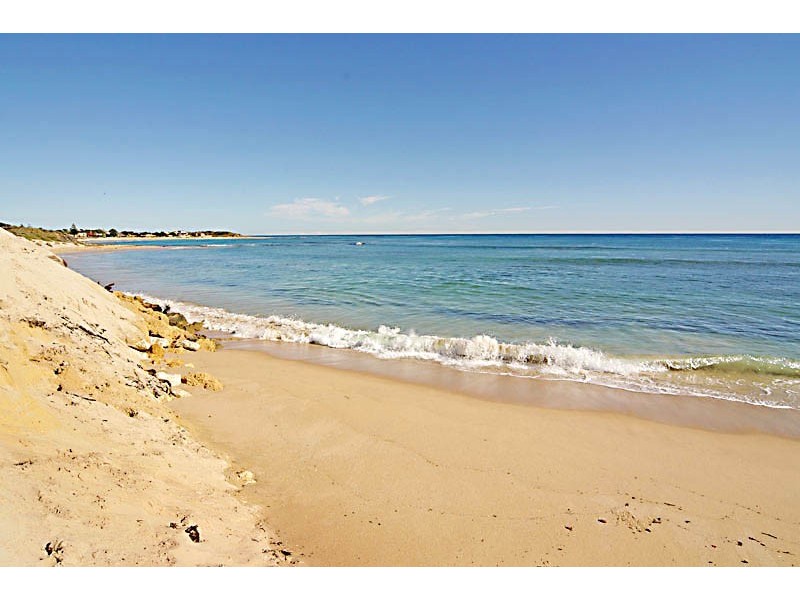 8 Ivanhoe Crescent, Falcon WA 6210