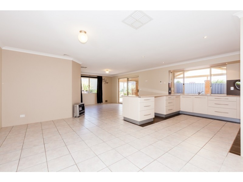 1/32 Caravel Way, Halls Head WA 6210