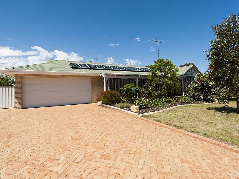 10 Oakleigh Drive, Erskine WA 6210