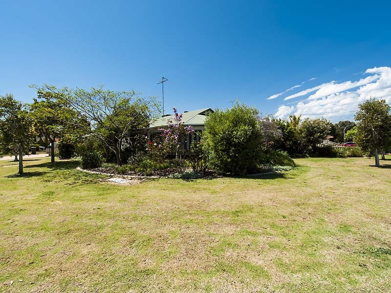 10 Oakleigh Drive, Erskine WA 6210