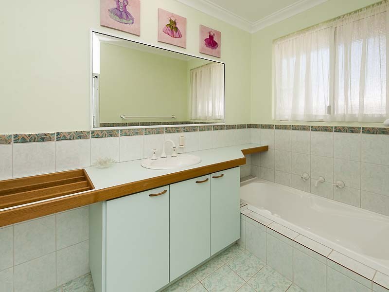 10 Oakleigh Drive, Erskine WA 6210