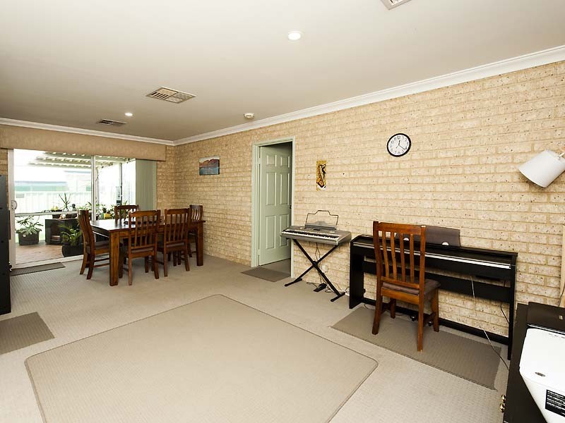 10 Oakleigh Drive, Erskine WA 6210