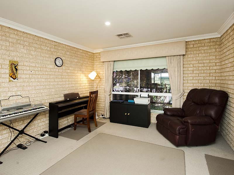 10 Oakleigh Drive, Erskine WA 6210