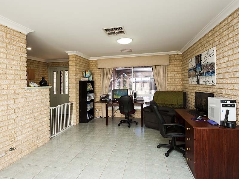 10 Oakleigh Drive, Erskine WA 6210