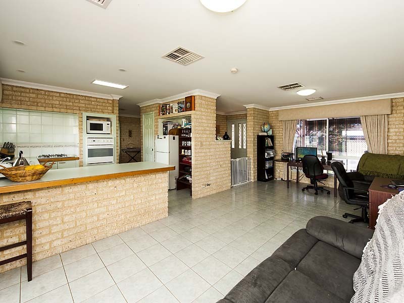 10 Oakleigh Drive, Erskine WA 6210