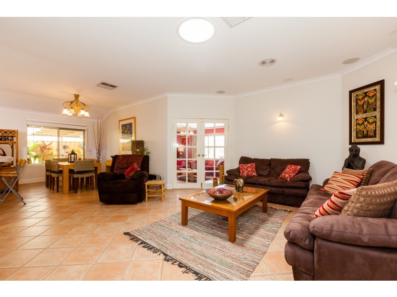 15 Castaway Cove, Halls Head WA 6210