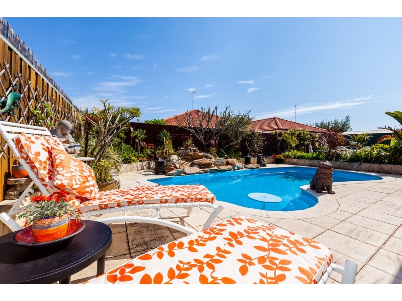 15 Castaway Cove, Halls Head WA 6210