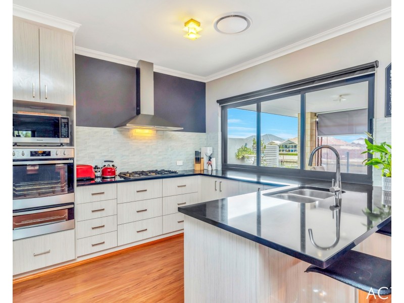 6 Gael Place, Dudley Park WA 6210