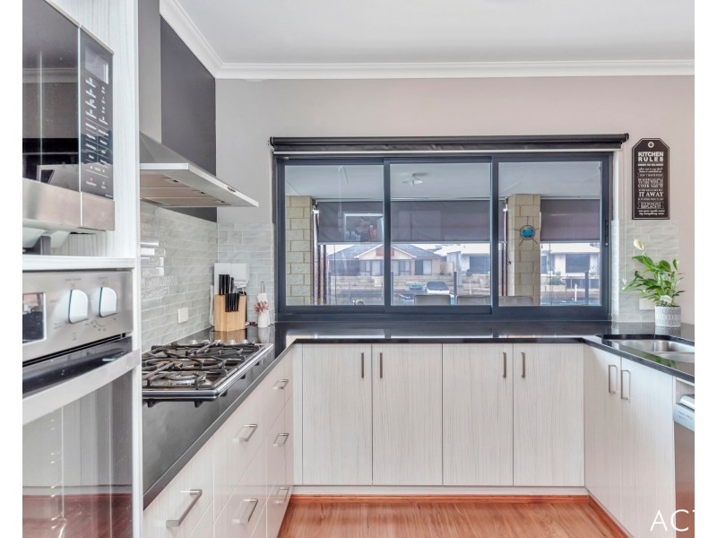 6 Gael Place, Dudley Park WA 6210