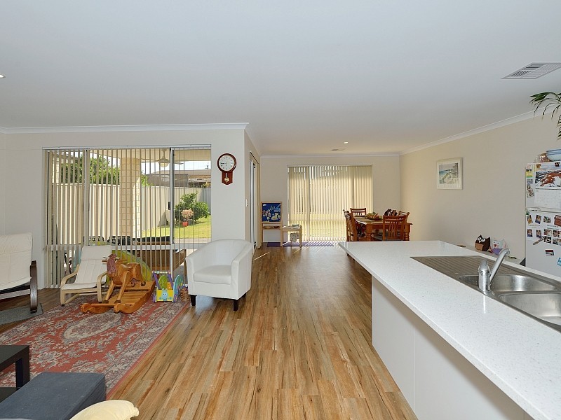 38 Kitchener Street, Dudley Park WA 6210