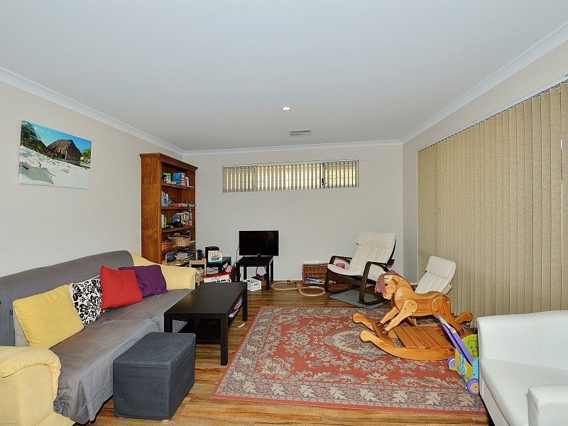 38 Kitchener Street, Dudley Park WA 6210