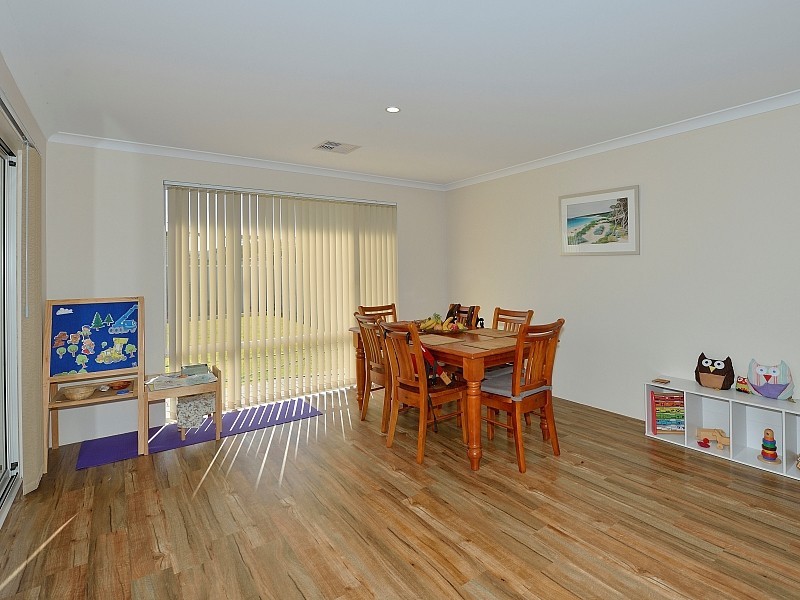 38 Kitchener Street, Dudley Park WA 6210