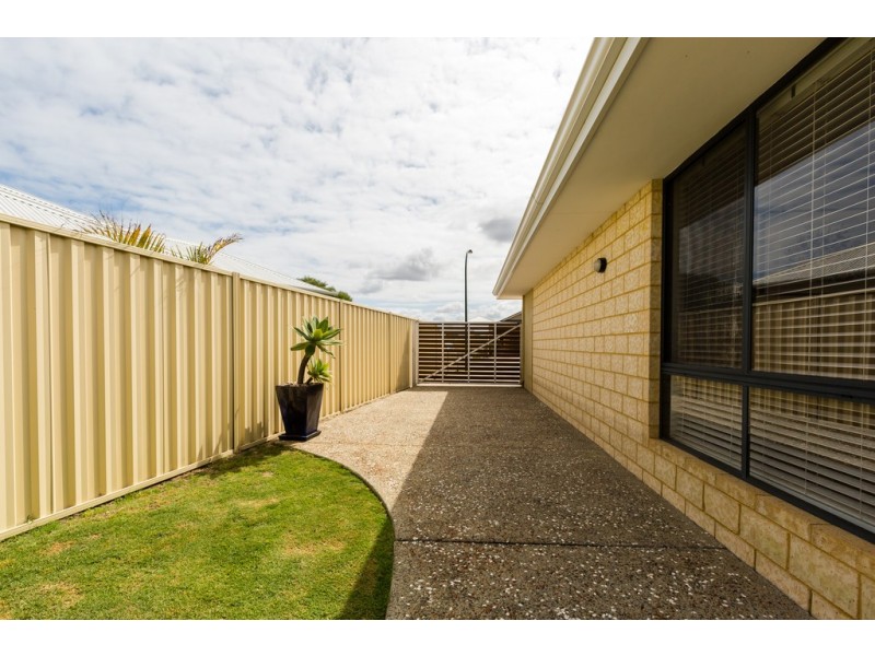 6 Hokitika Drive, Dudley Park WA 6210