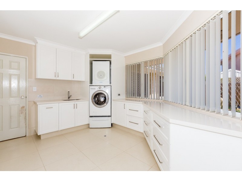 17 Fortescue Court, Dudley Park WA 6210