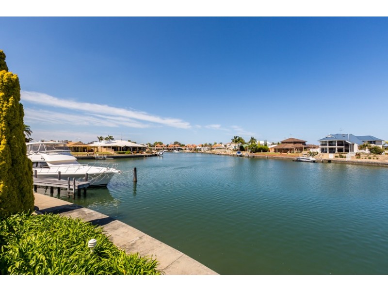 17 Fortescue Court, Dudley Park WA 6210