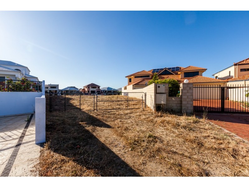8 Santavea Mews, Halls Head WA 6210