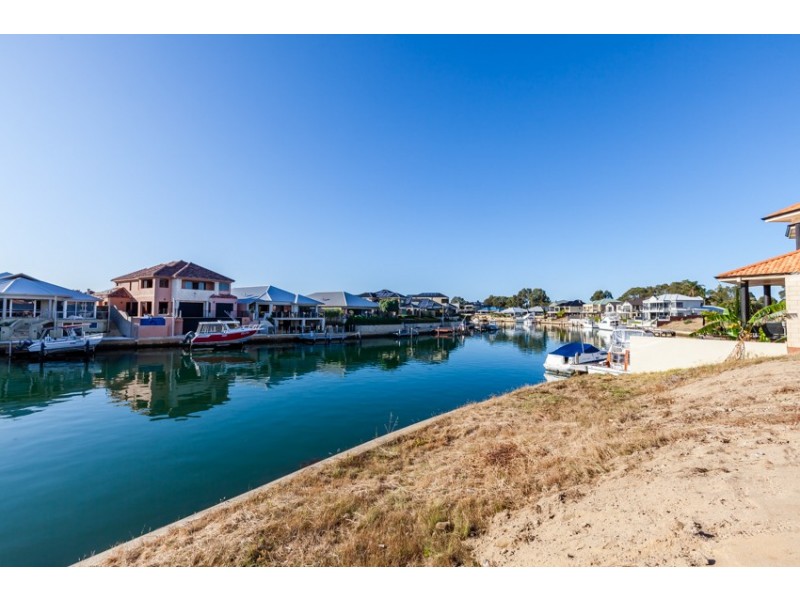 8 Santavea Mews, Halls Head WA 6210