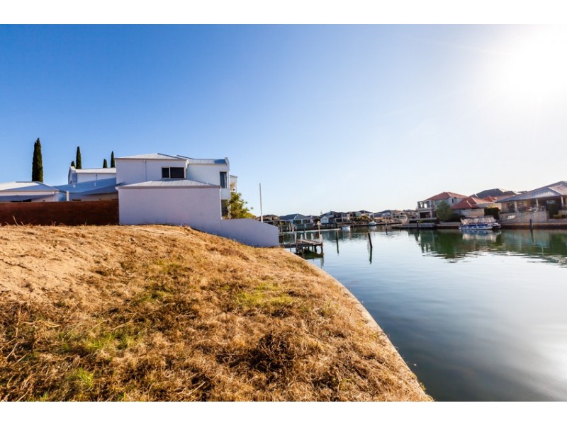 8 Santavea Mews, Halls Head WA 6210