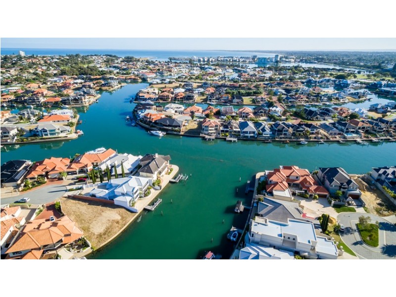 8 Santavea Mews, Halls Head WA 6210