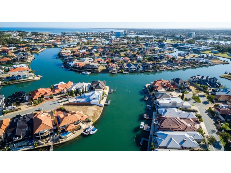 8 Santavea Mews, Halls Head WA 6210