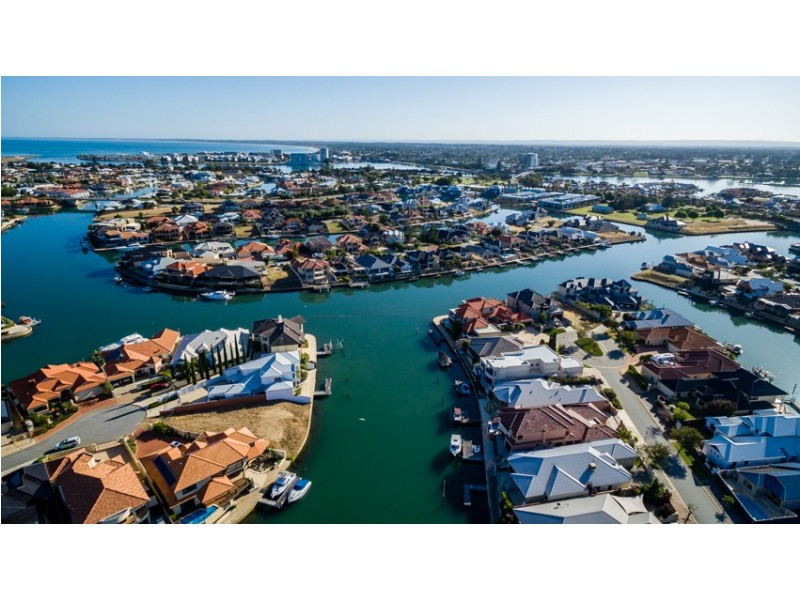 8 Santavea Mews, Halls Head WA 6210