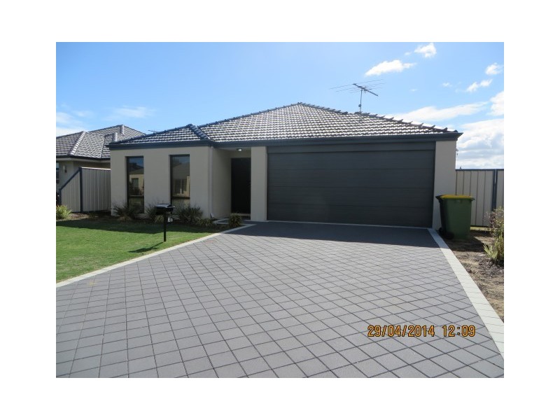 33 Oakwood Gate, Meadow Springs WA 6210