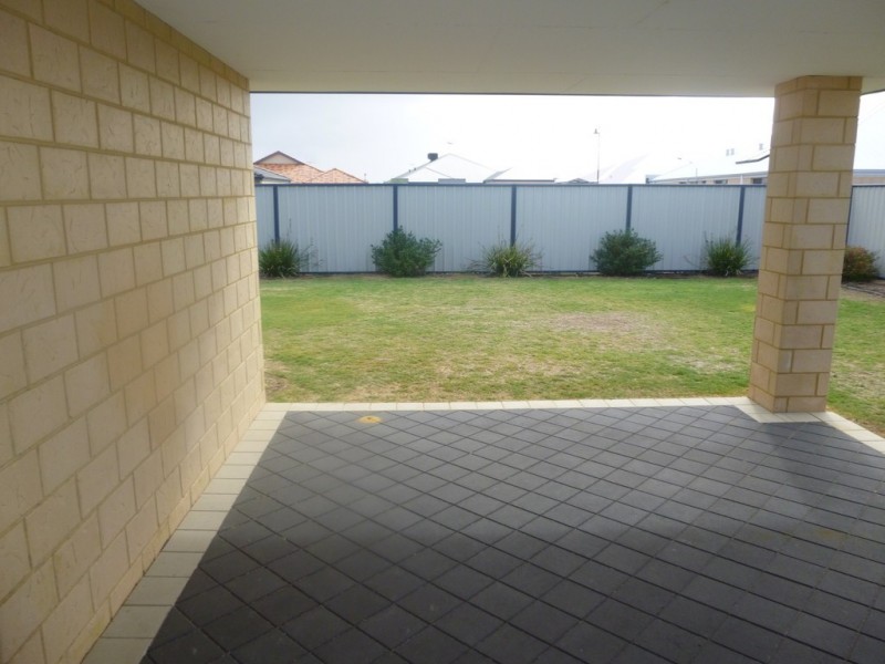 33 Oakwood Gate, Meadow Springs WA 6210