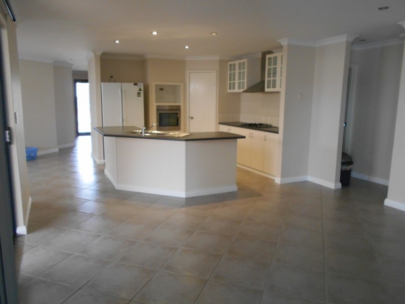 301 Oakmont Avenue, Meadow Springs WA 6210