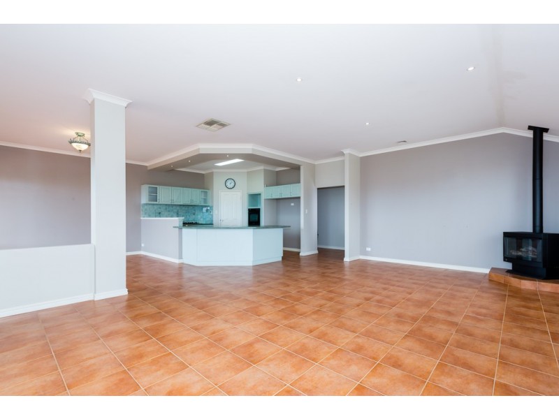 28 Hibbertia Follow, Halls Head WA 6210