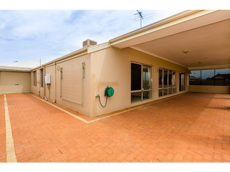 28 Hibbertia Follow, Halls Head WA 6210