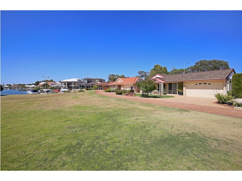 13 Parkwater Cove, Halls Head WA 6210