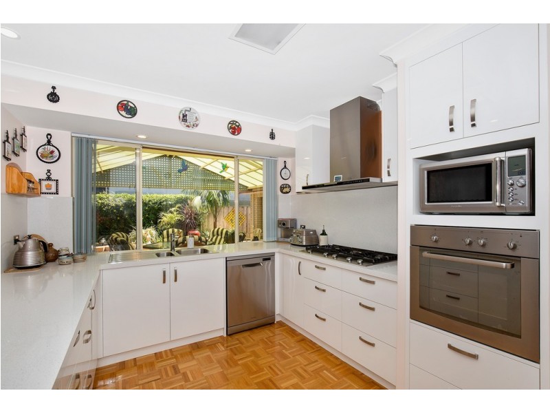 13 Parkwater Cove, Halls Head WA 6210