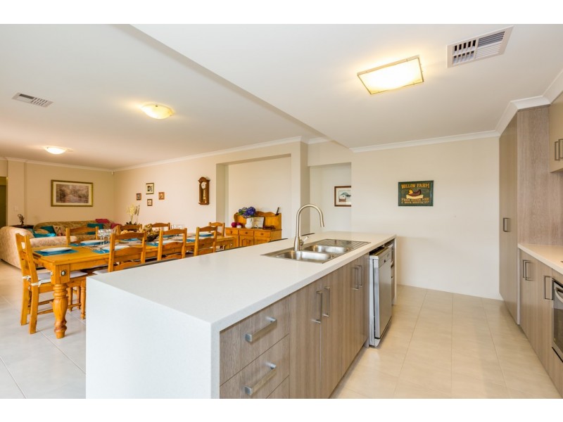 8 Skylark Loop, Erskine WA 6210