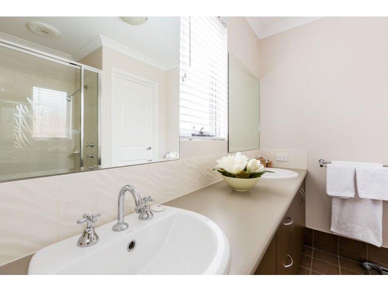 8 Skylark Loop, Erskine WA 6210