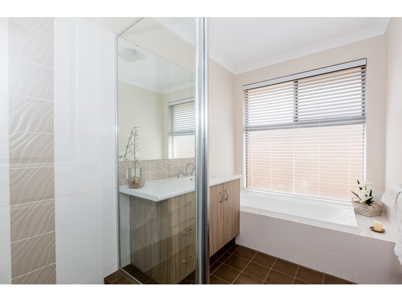 8 Skylark Loop, Erskine WA 6210