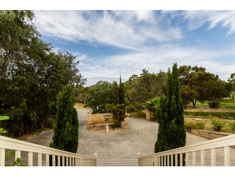 3 Heywood Court, Halls Head WA 6210