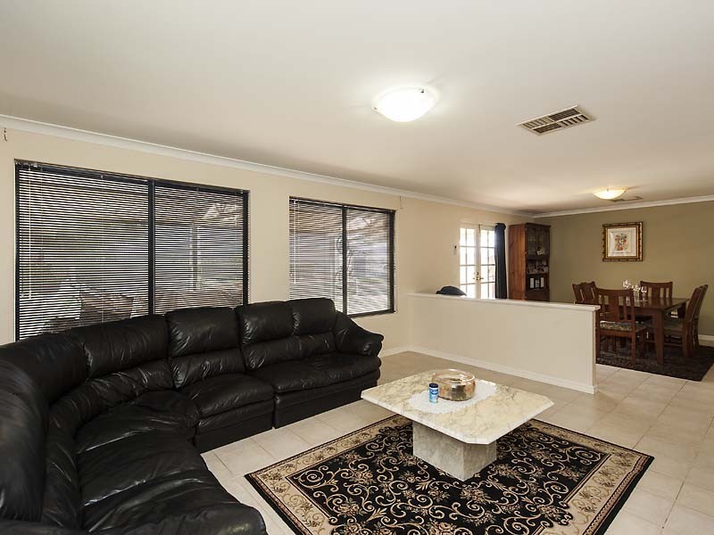 9 Staunton Rise, Halls Head WA 6210