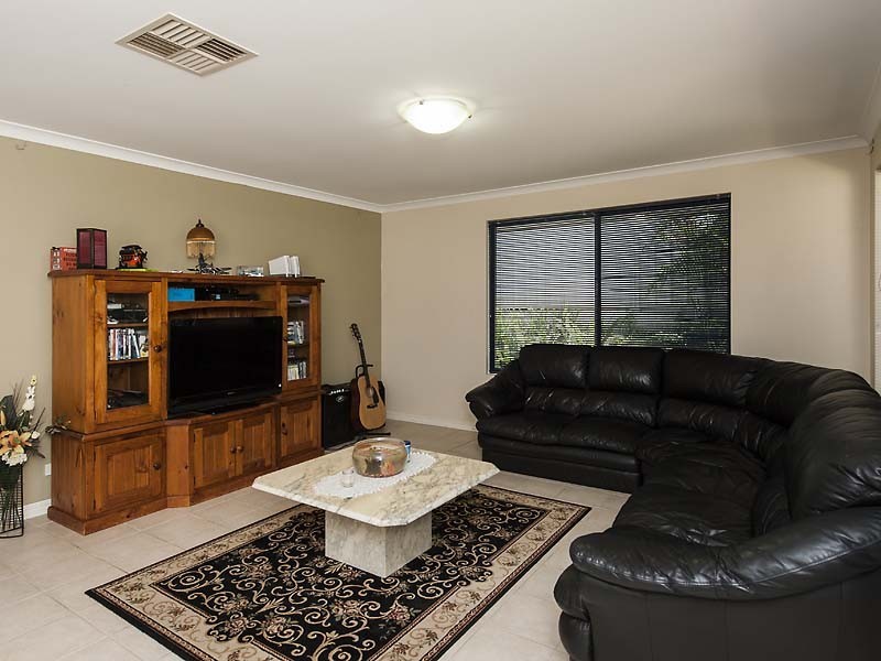 9 Staunton Rise, Halls Head WA 6210