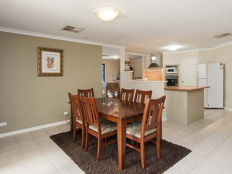 9 Staunton Rise, Halls Head WA 6210