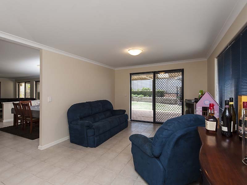 9 Staunton Rise, Halls Head WA 6210