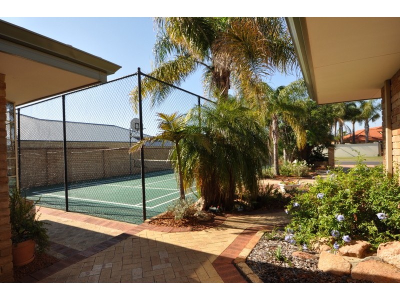 34 Warren Place, Dudley Park WA 6210