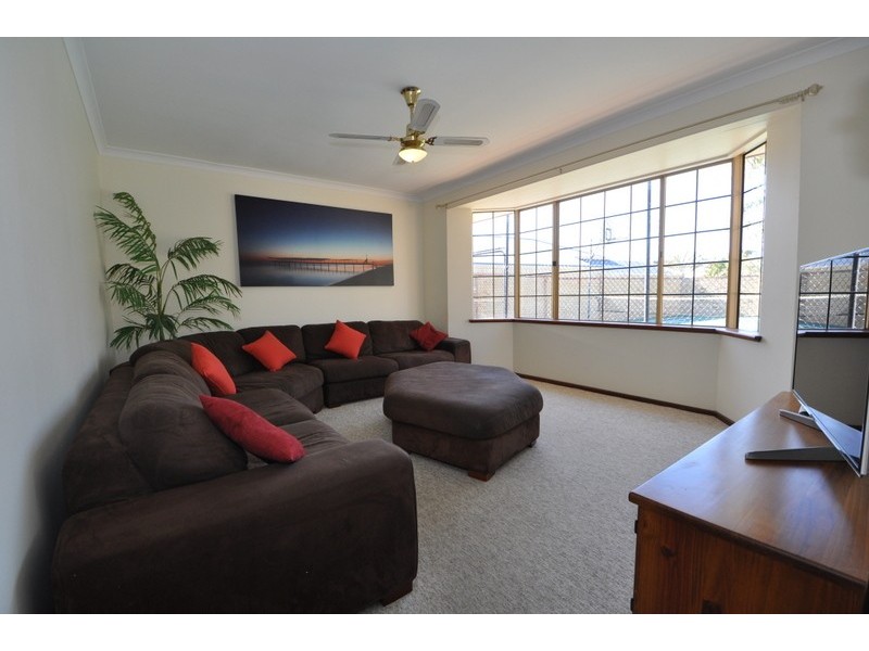 34 Warren Place, Dudley Park WA 6210