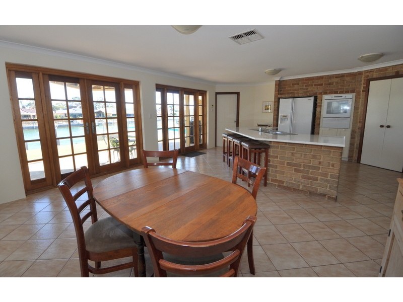 34 Warren Place, Dudley Park WA 6210