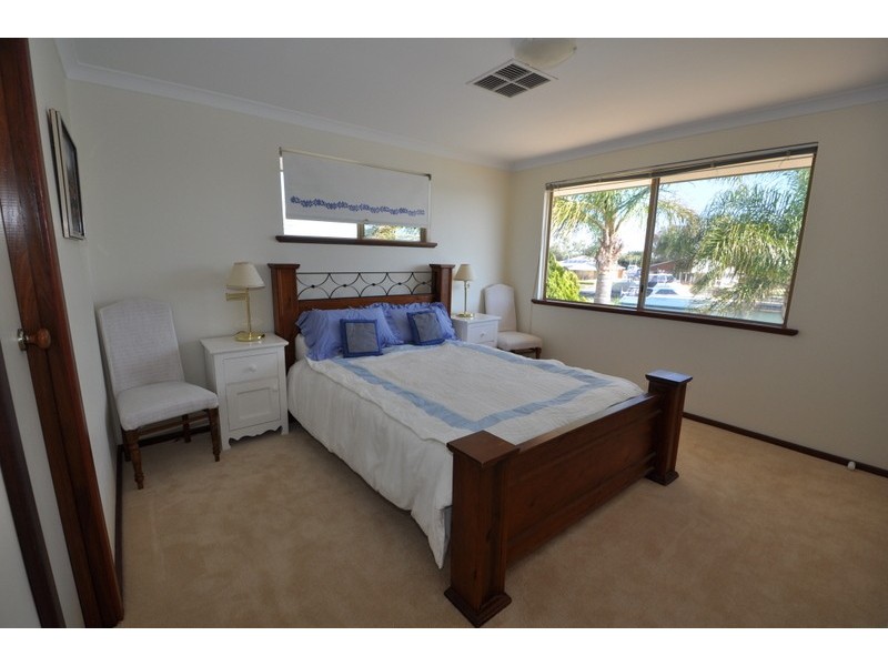 34 Warren Place, Dudley Park WA 6210