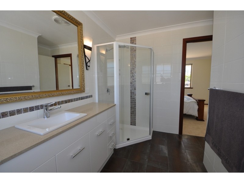 34 Warren Place, Dudley Park WA 6210