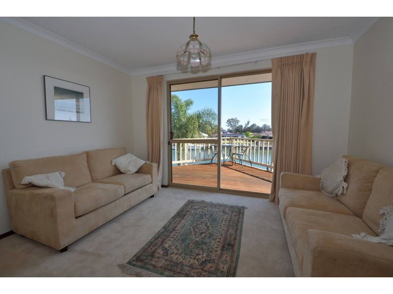 34 Warren Place, Dudley Park WA 6210