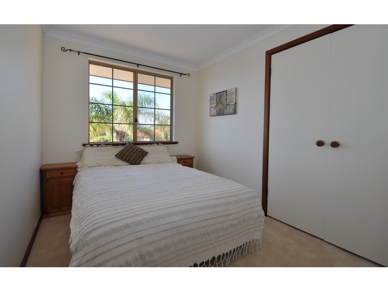 34 Warren Place, Dudley Park WA 6210