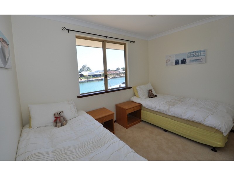 34 Warren Place, Dudley Park WA 6210